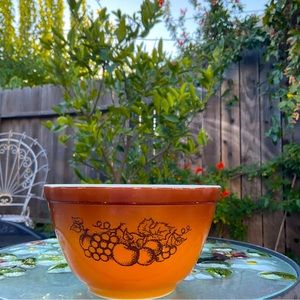 Vintage Pyrex Old Orchard Bowl 401 1 1/2 PT